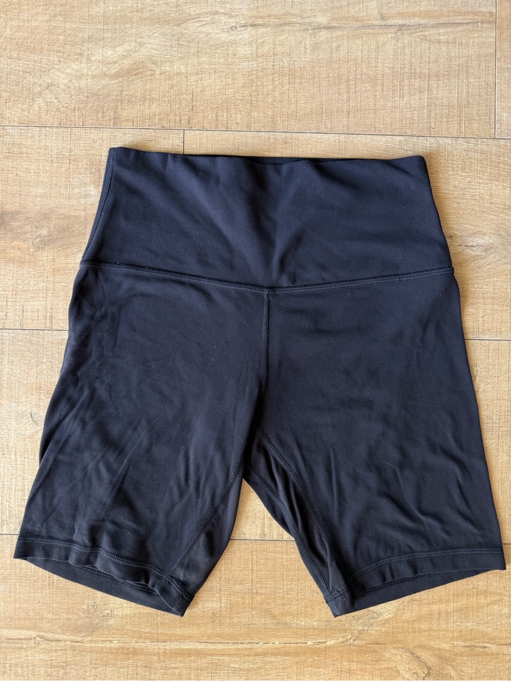 Lululemon Align High Rise Bike Shorts, Size 6 black 8” Inseam performance yoga